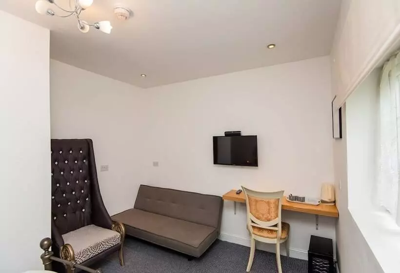 Majatalo OYO Vale Lodge