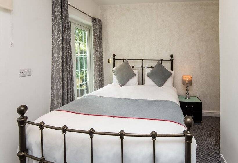 بنسيون OYO Vale Lodge