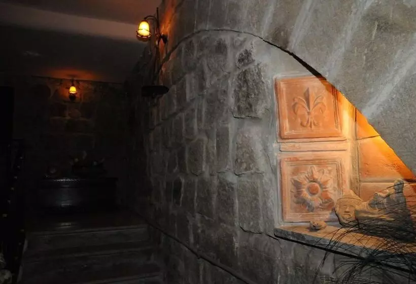 تختخواب و صبحانه Al Cardinale