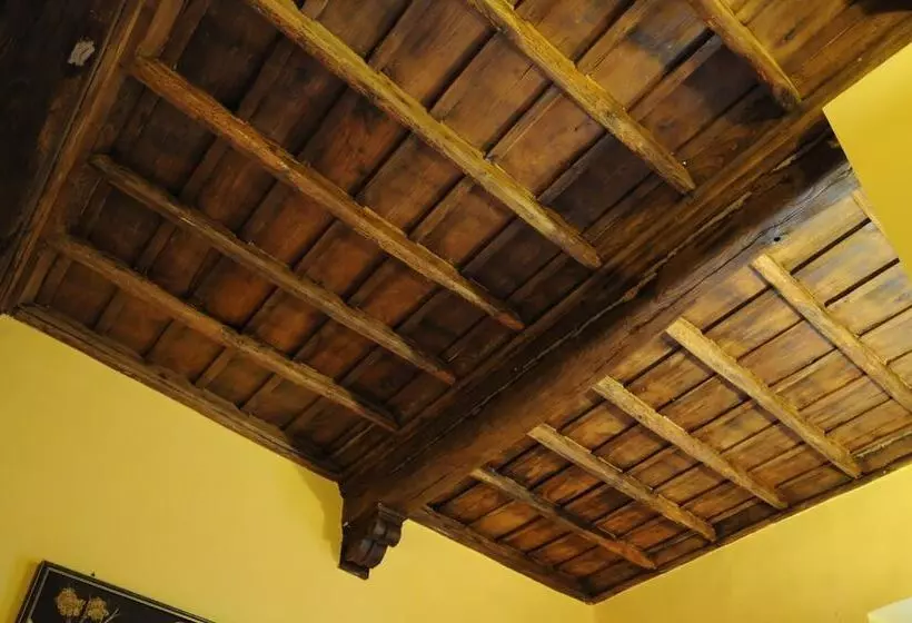 تختخواب و صبحانه Al Cardinale