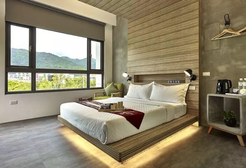 تختخواب و صبحانه East Runnel Villa Young