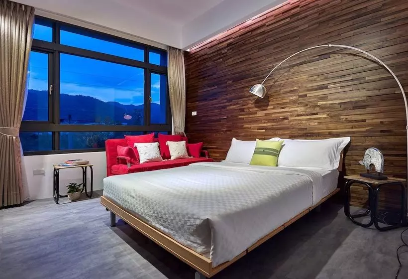 تختخواب و صبحانه East Runnel Villa Young