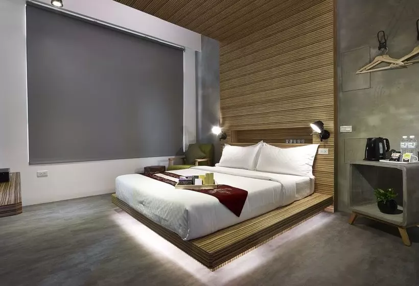 تختخواب و صبحانه East Runnel Villa Young