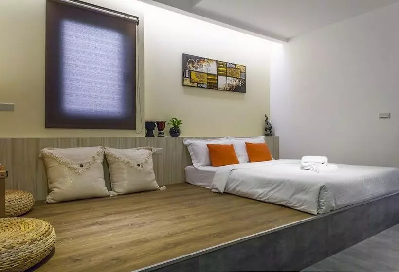 تختخواب و صبحانه East Runnel Villa Young