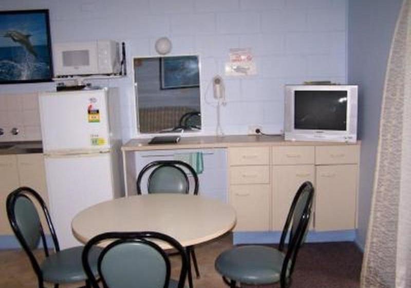 Bermuda Breezes Motel