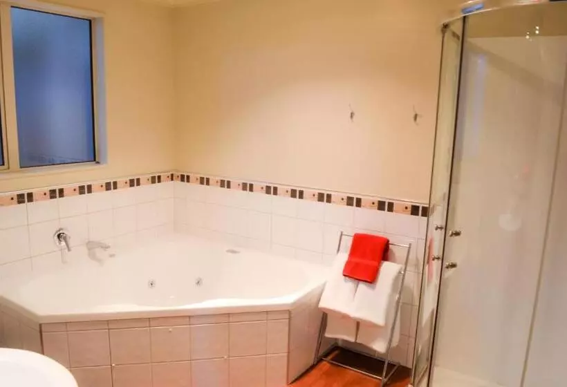 هتل Aspen On King