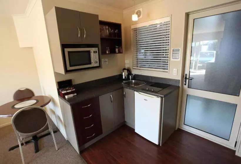 هتل Aspen On King