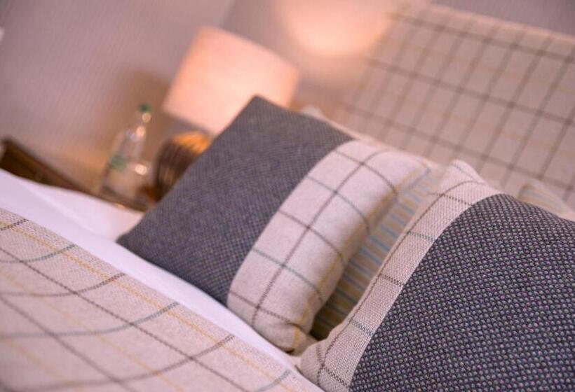 Отель Carfraemill