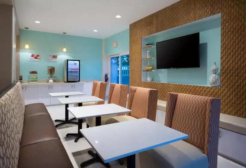 هتل Holiday Inn Express & Suites Nassau, An Ihg