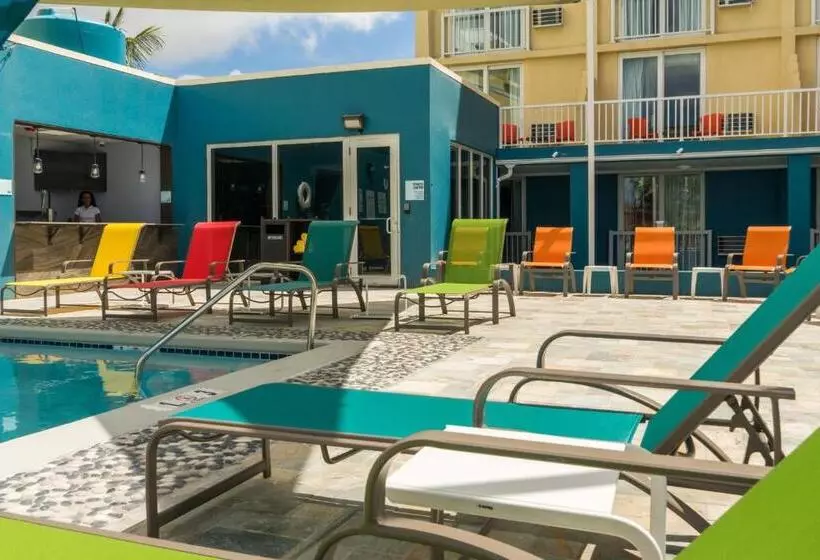 هتل Holiday Inn Express & Suites Nassau, An Ihg