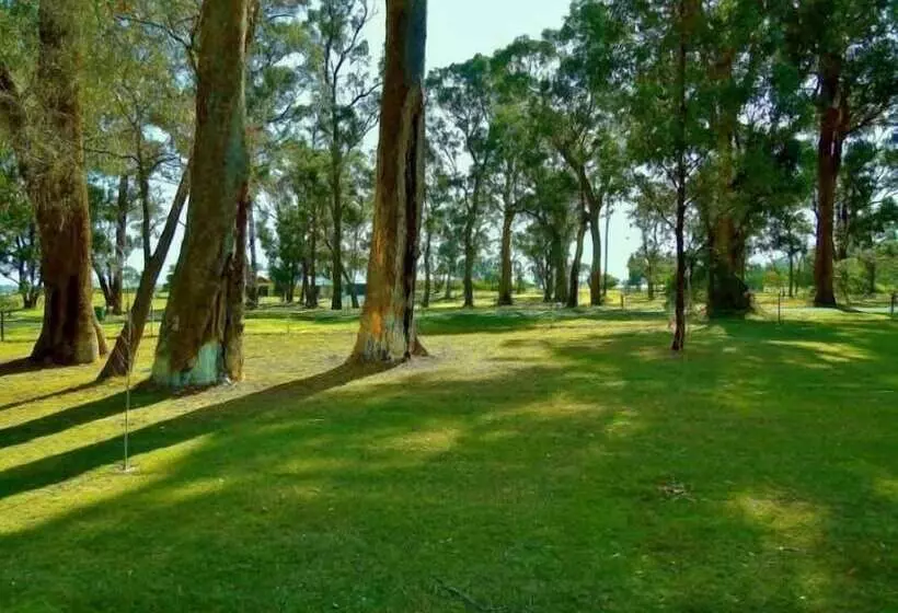 בית מלון כפרי Inn The Tuarts Guest Lodge