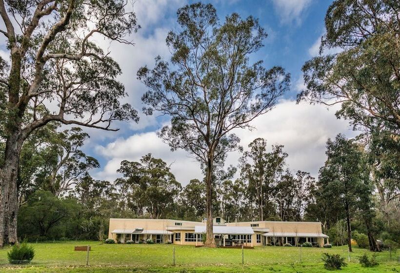 בית מלון כפרי Inn The Tuarts Guest Lodge