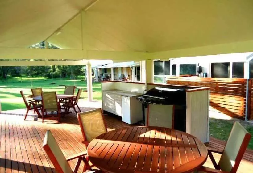 בית מלון כפרי Inn The Tuarts Guest Lodge