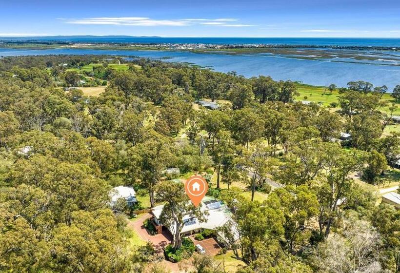 בית מלון כפרי Inn The Tuarts Guest Lodge