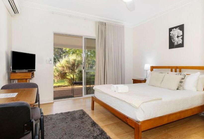 בית מלון כפרי Inn The Tuarts Guest Lodge