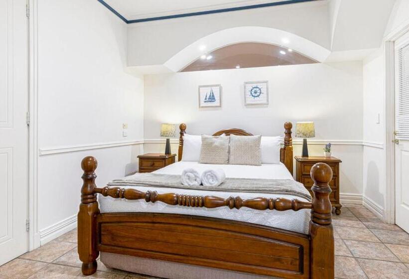 בית מלון כפרי Inn The Tuarts Guest Lodge