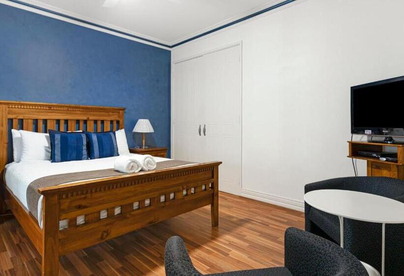 בית מלון כפרי Inn The Tuarts Guest Lodge