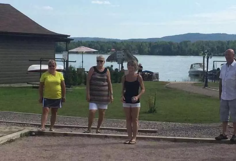 Отель Les Chalets Baie Cascouia