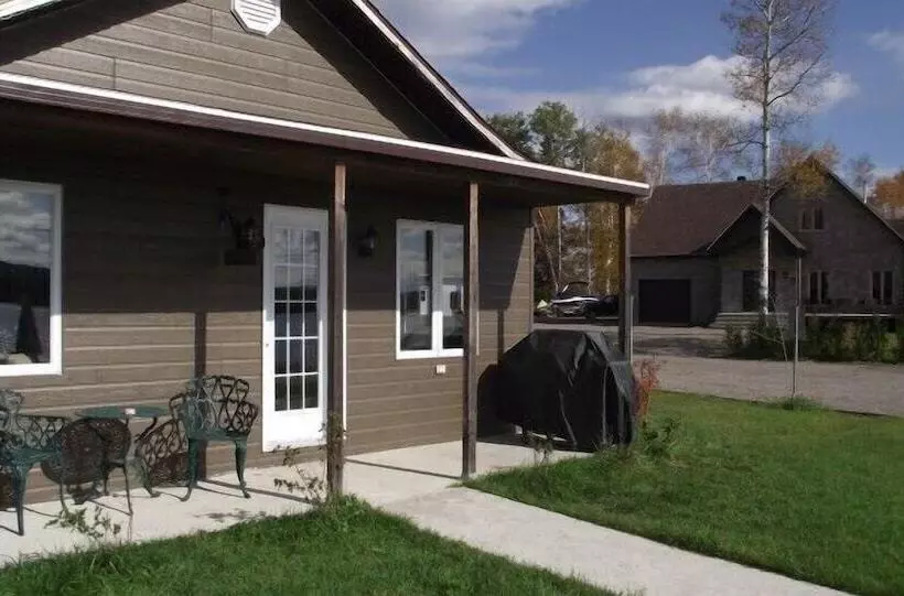 Отель Les Chalets Baie Cascouia