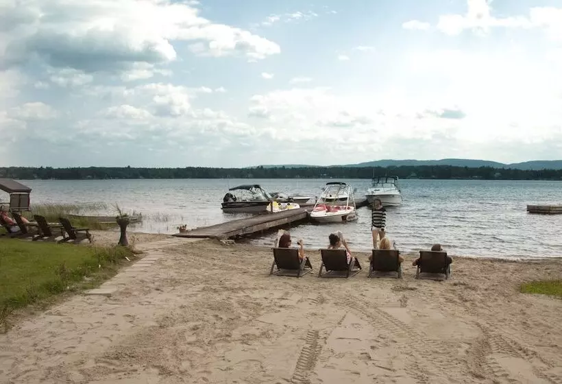 Отель Les Chalets Baie Cascouia