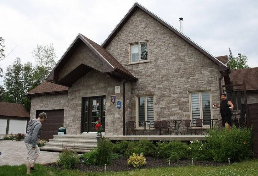 فندق Les Chalets Baie Cascouia