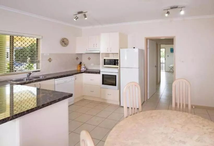 Отель Mission Reef Resort