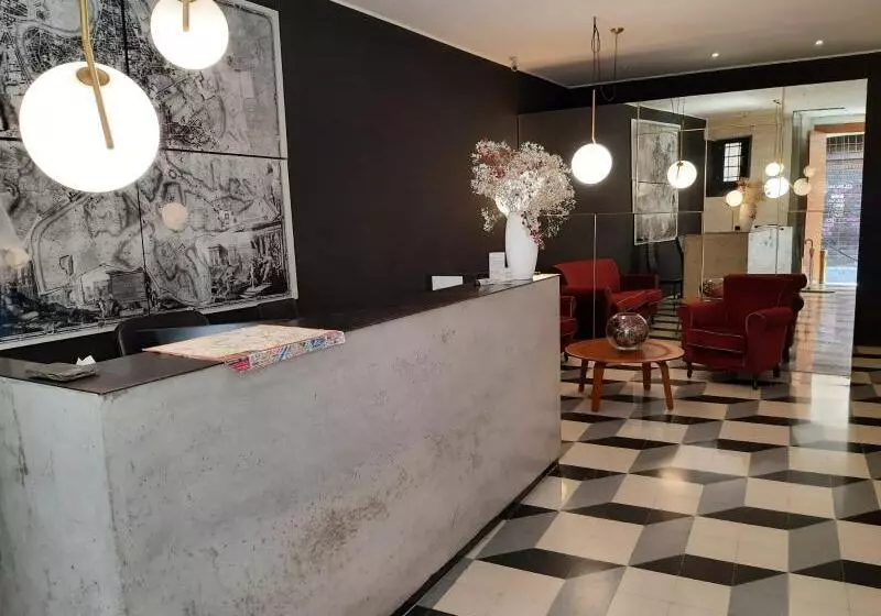 هتل Navona Theatre