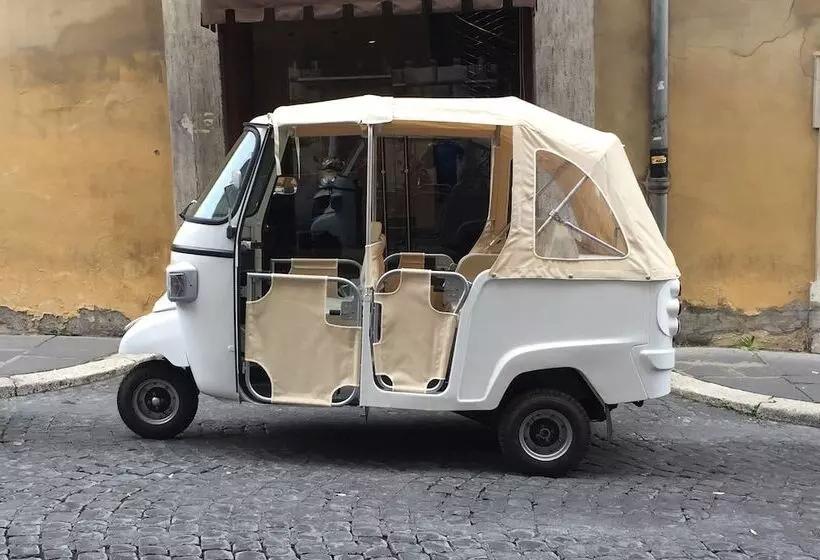 هتل Navona Theatre