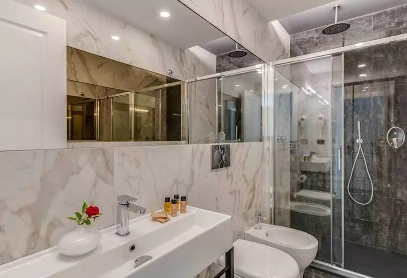 هتل Navona Theatre