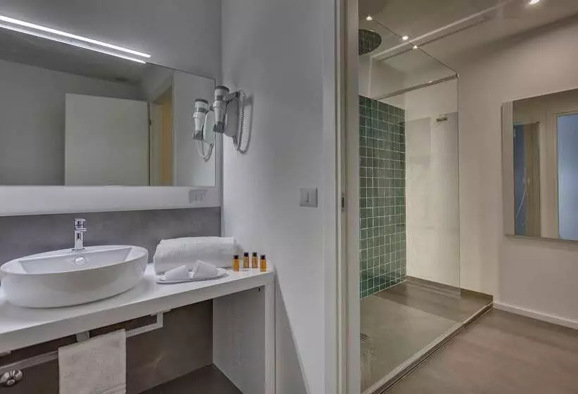 هتل Navona Theatre