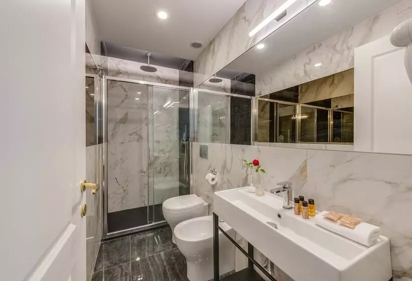 هتل Navona Theatre