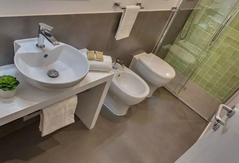 هتل Navona Theatre