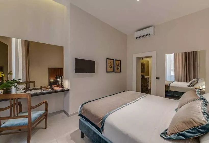 هتل Navona Theatre