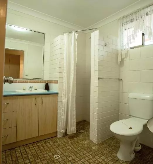 هتل Pialba Motor Inn