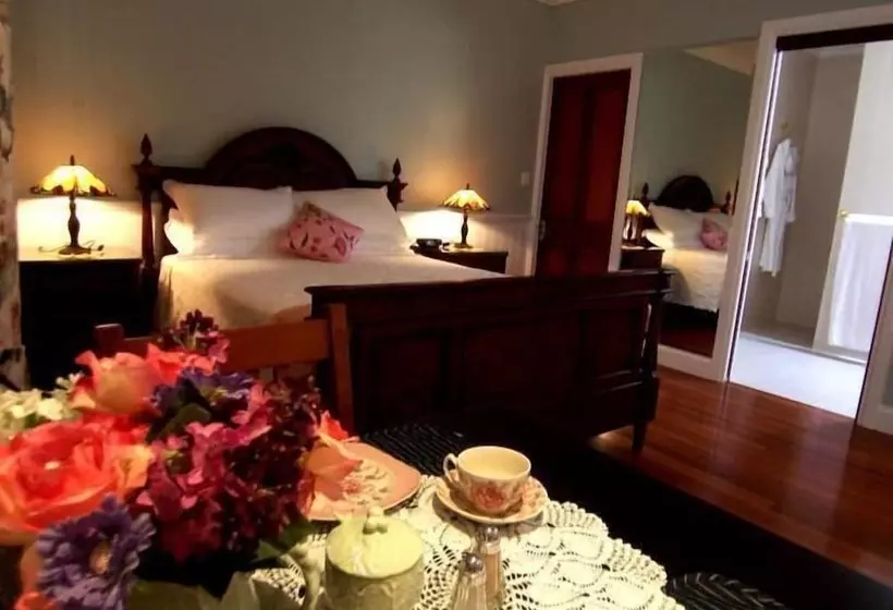 Отель Reid S Place