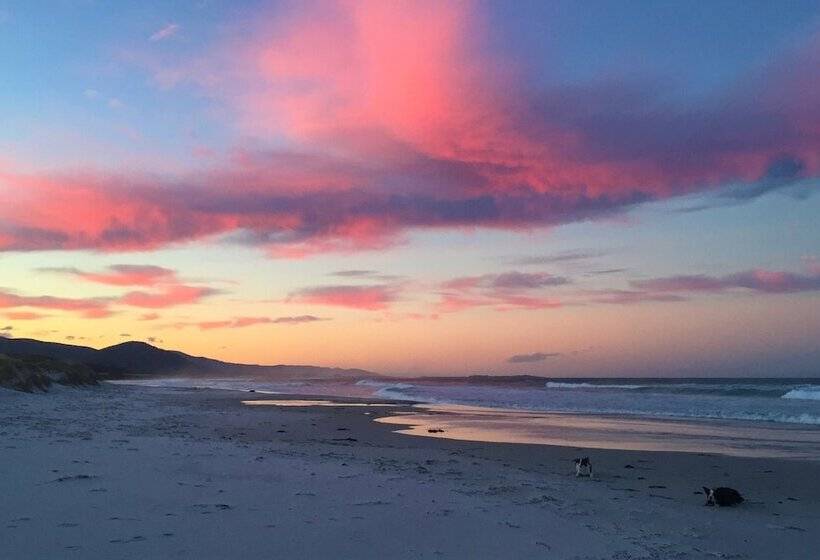 Отель Sandpiper Ocean Cottages