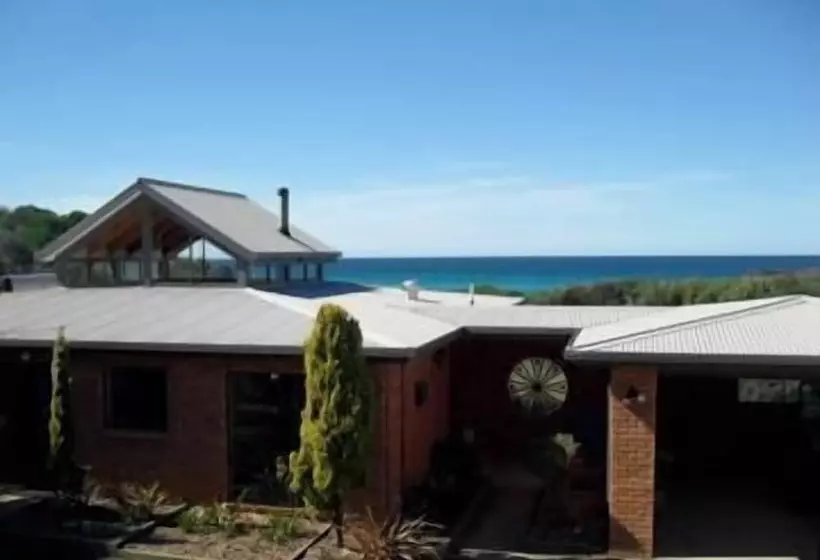 Отель Sandpiper Ocean Cottages