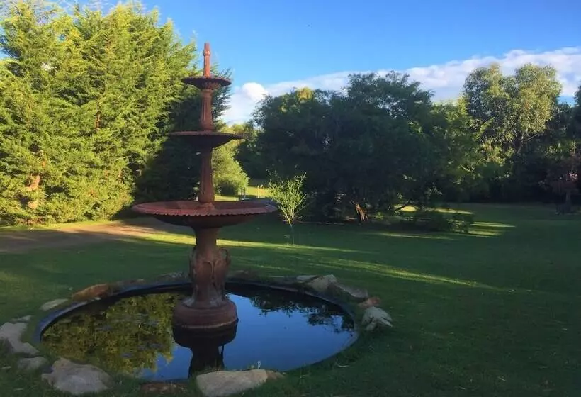 Отель Sandpiper Ocean Cottages