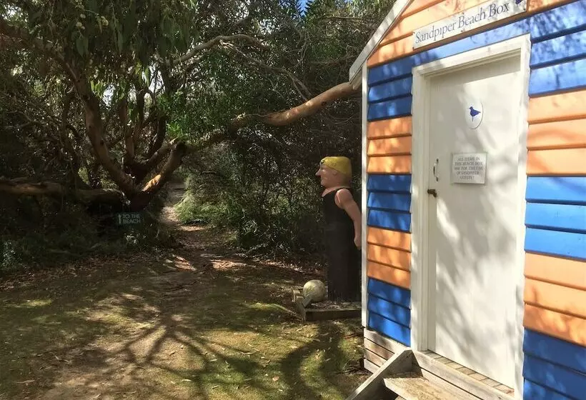 Отель Sandpiper Ocean Cottages