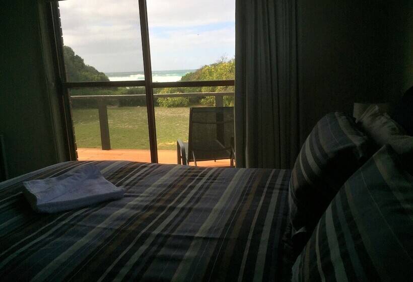 Отель Sandpiper Ocean Cottages