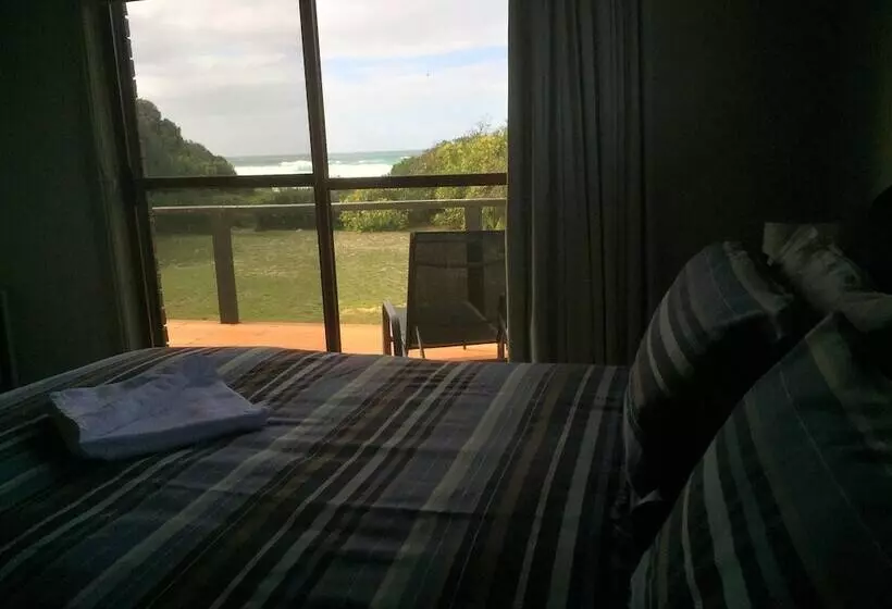 Отель Sandpiper Ocean Cottages