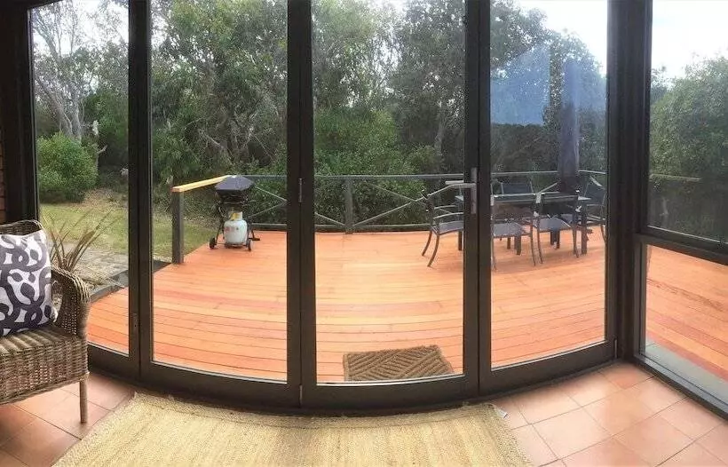 Отель Sandpiper Ocean Cottages