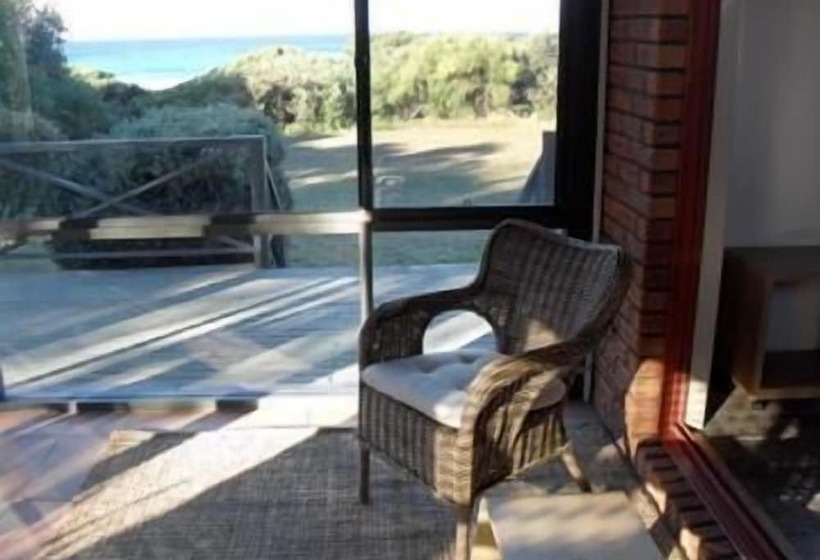 Отель Sandpiper Ocean Cottages