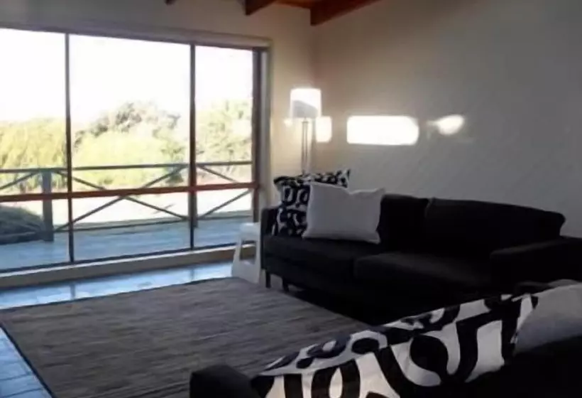 Отель Sandpiper Ocean Cottages