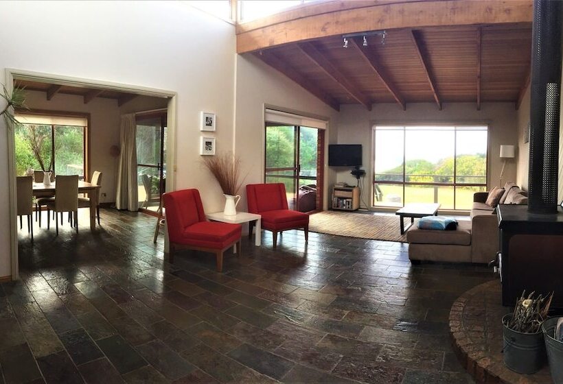 Отель Sandpiper Ocean Cottages