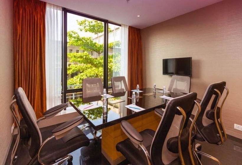 ホテル Satkar Grande