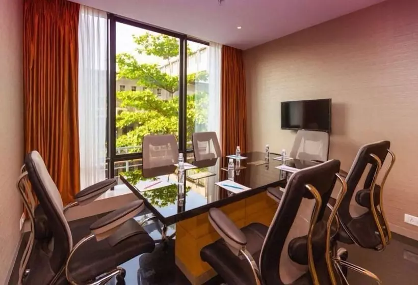 Отель Satkar Grande