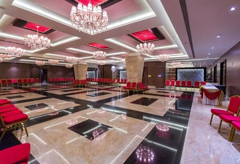 Отель Satkar Grande