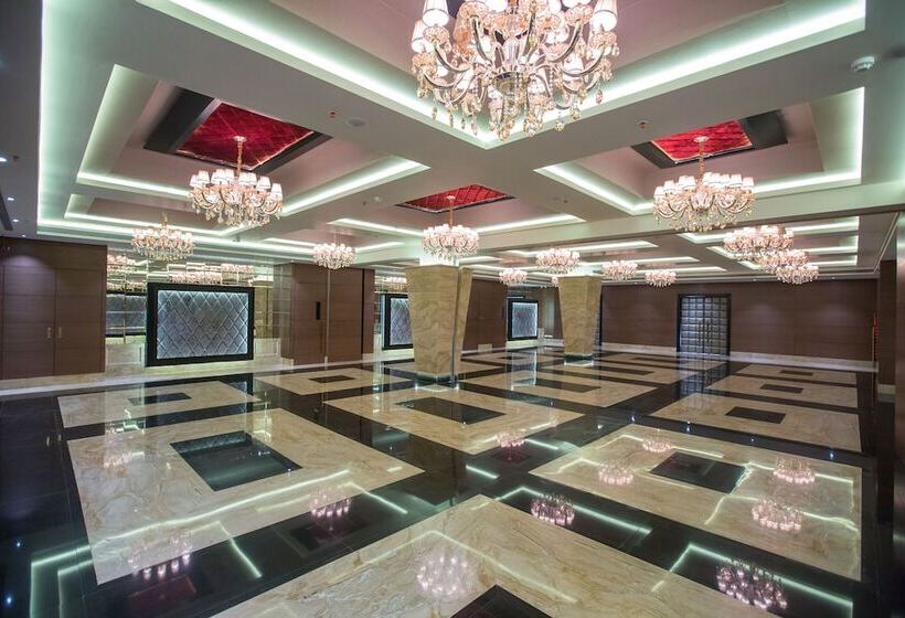 ホテル Satkar Grande