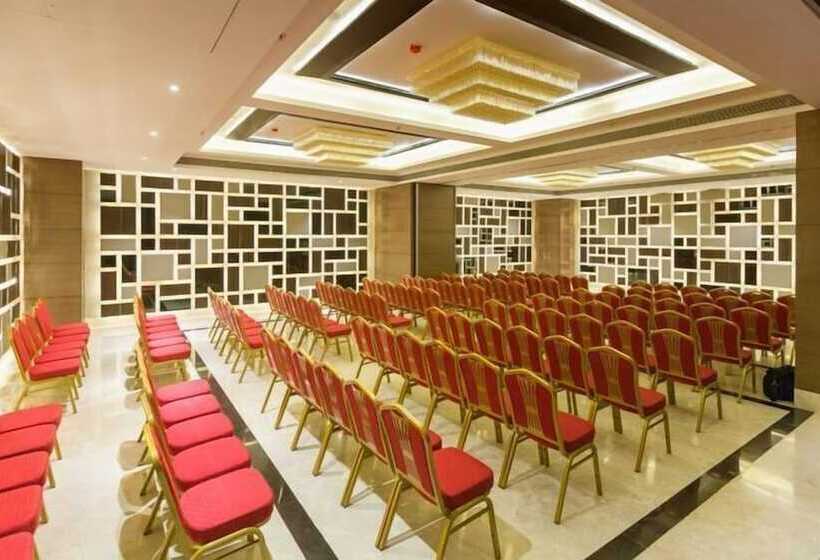 ホテル Satkar Grande